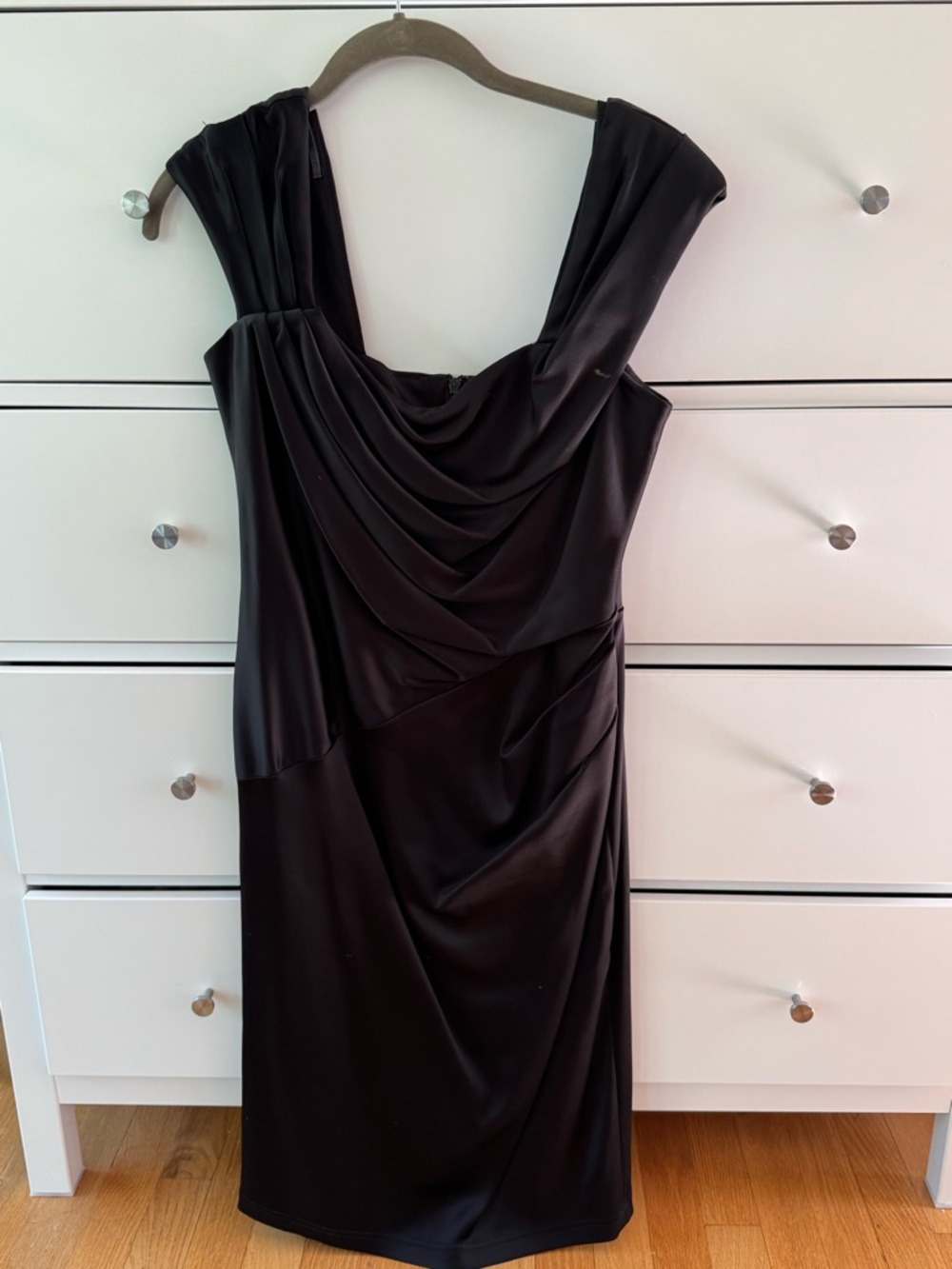 EUC Tadashi Shoji Black Ruched Midi Dress
